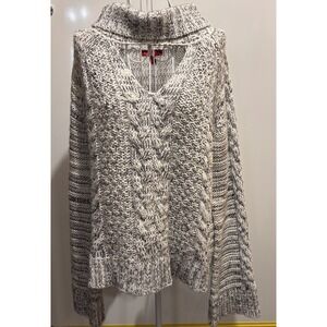 Jennifer Lopez Ladies Large White Gray Sparkly Thread V Cutout Front Cut 40x22